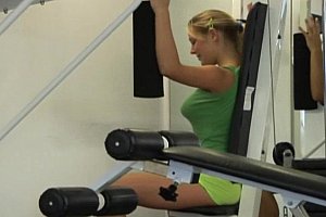 美女憋尿vk