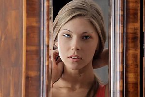 bueatful girl vs china cock